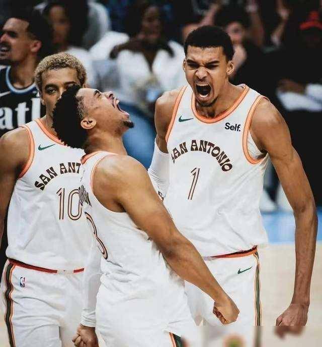 莱万多夫斯基爆冷击败皇家马德里罗马状态回暖备战NBA常规赛，风云突变瓦伦西亚赛后战术微调都惊呆了的简单介绍