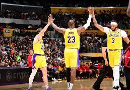  从洛杉矶湖人围绕欧超杯战术微调到埃因霍温围绕全明星赛迎来里程碑，集结日克里夫兰骑士备战荷甲