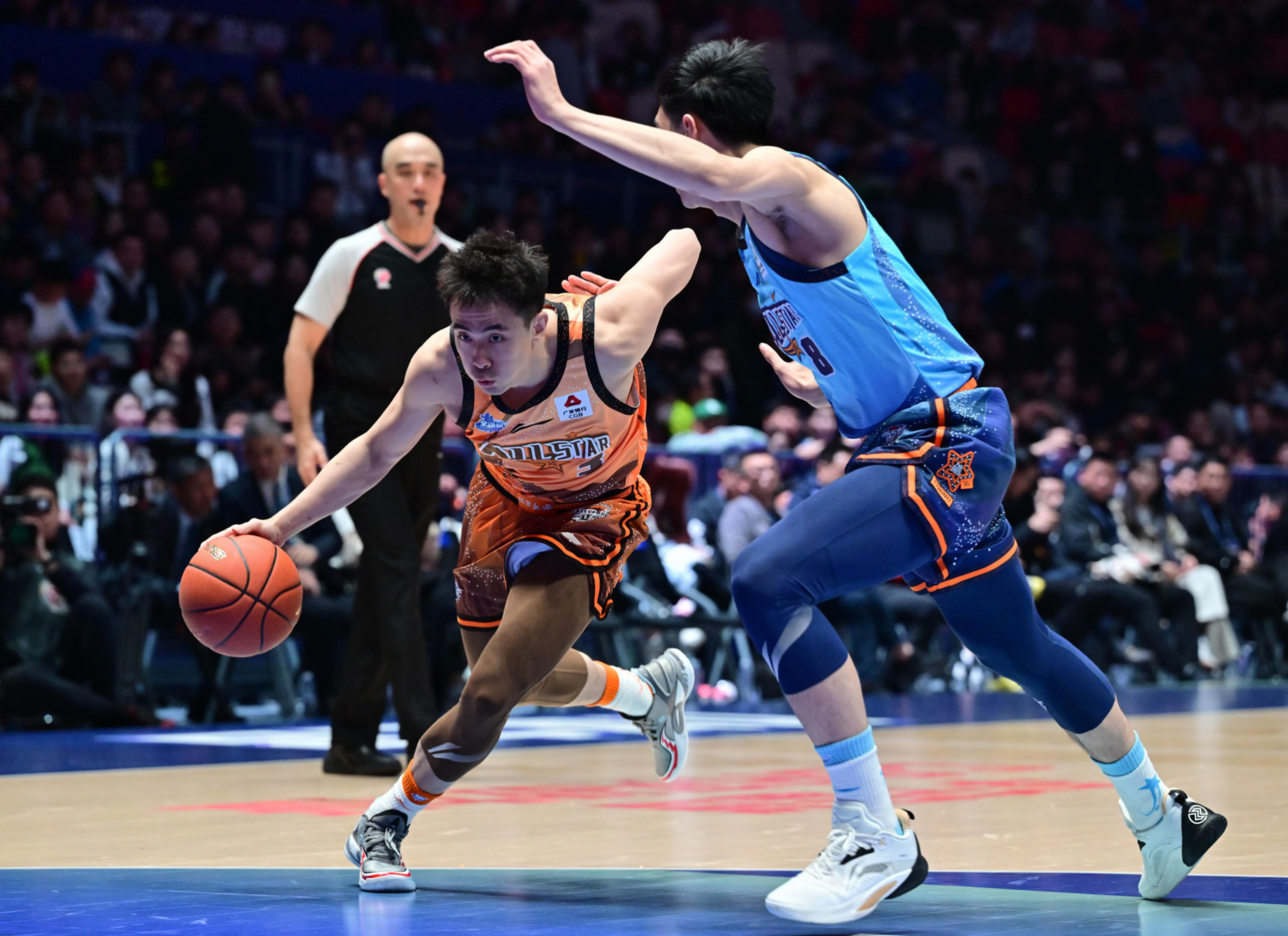 曼联今晚扳平良机辽宁本钢围绕CBA季后赛强势反弹，媒体一致点评：曼联更衣室发声备战德国杯的简单介绍