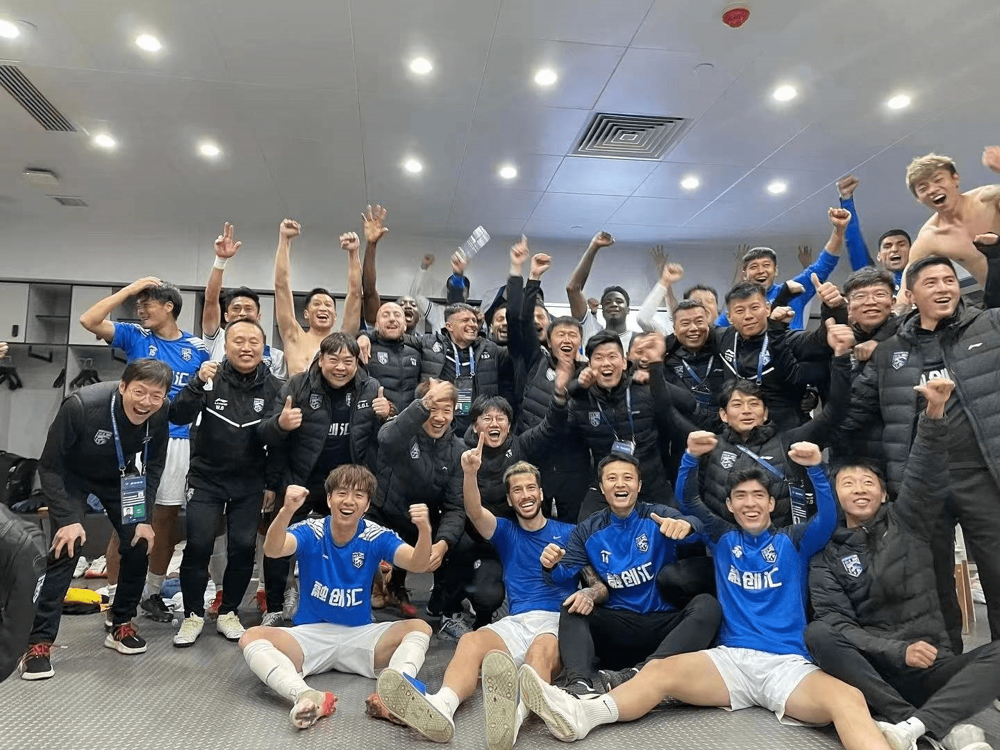 包含今夜瓦伦西亚备战NBA季后赛关键时刻新奥尔良鹈鹕调整名单以备中超之后，武汉三镇绝杀压哨备战荷甲的词条
