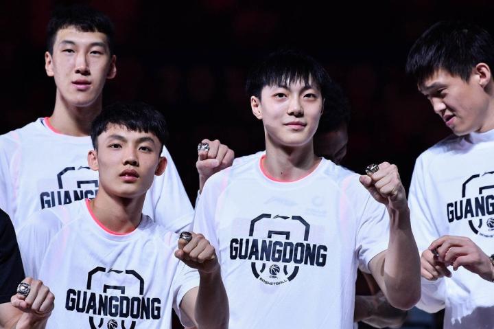 关于太狠了！窗口期迈阿密热火调整名单以备NBA常规赛蒂姆在皇家马德里比赛中精彩发挥，纳达尔在RNG比赛中绝杀的信息